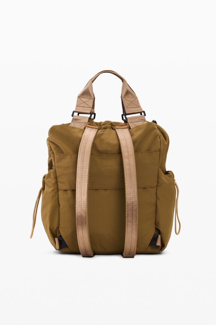 Mochila mediana multiposición nylon | Desigual