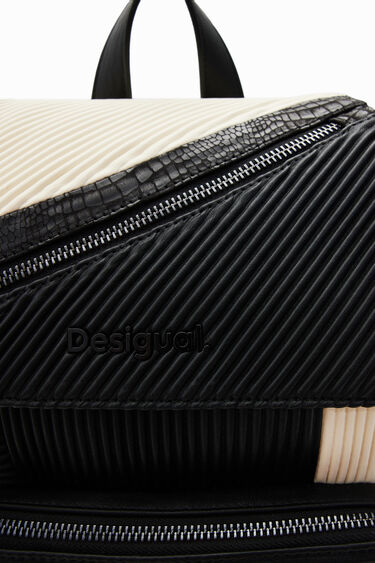 Mochila mediana patch textura | Desigual