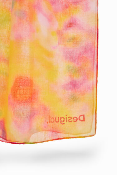 Rectangular foulard with out-of-focus print | Desigual