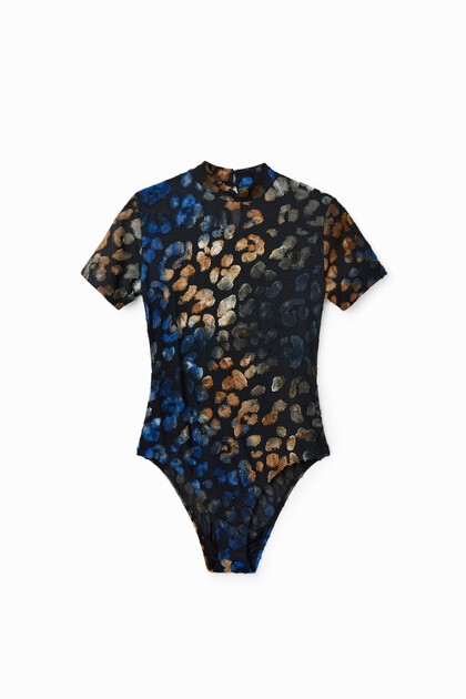 Body met textuur en dierenprint