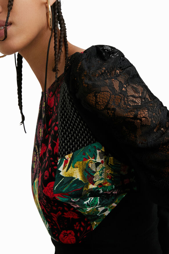 Blouse digital patch sleeves lace | Desigual