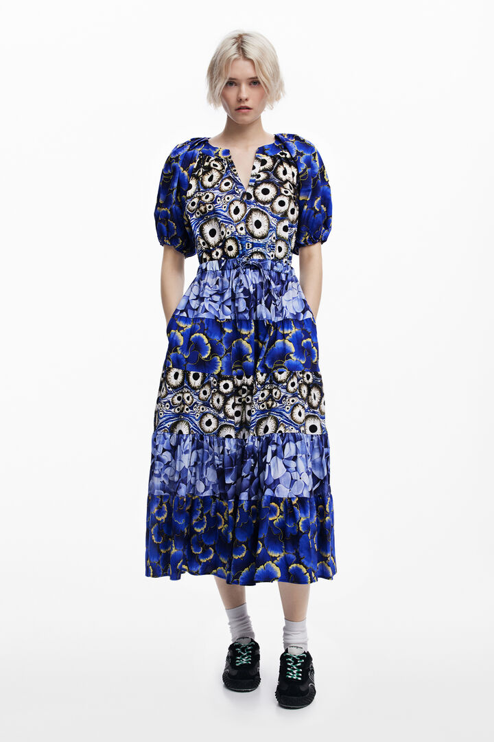Mr. Christian Lacroixによってデザインされたドレス
