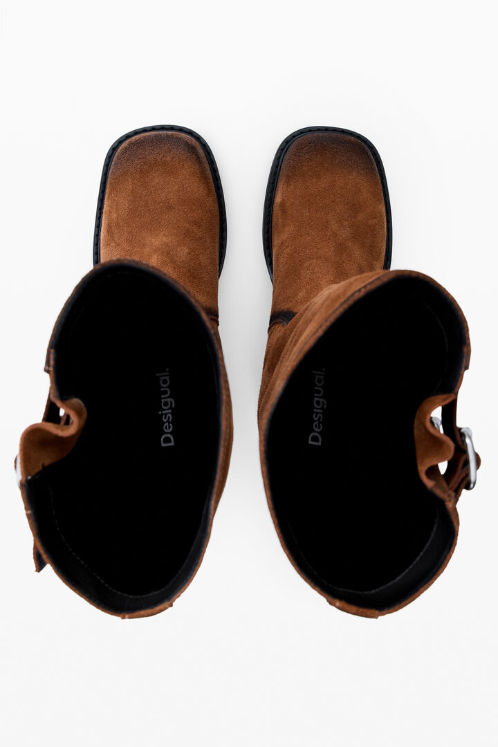 High leather boot with buckles | Desigual
