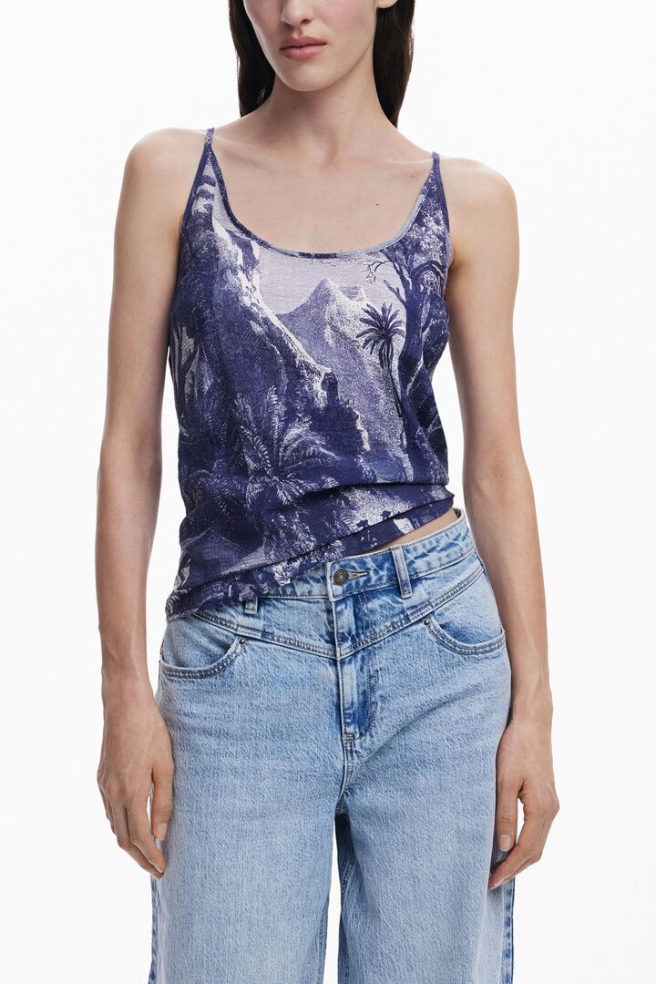 Mr. Christian LacroixによってデザインされたTシャツ
