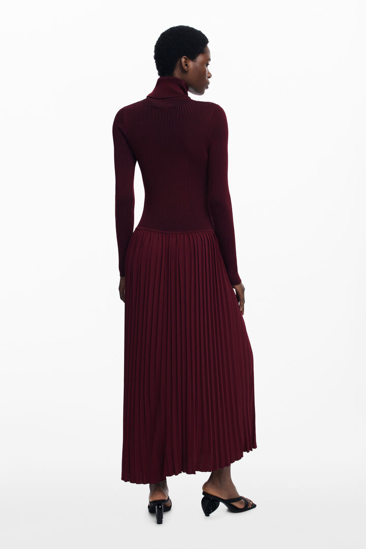 Pleated long dress | Desigual