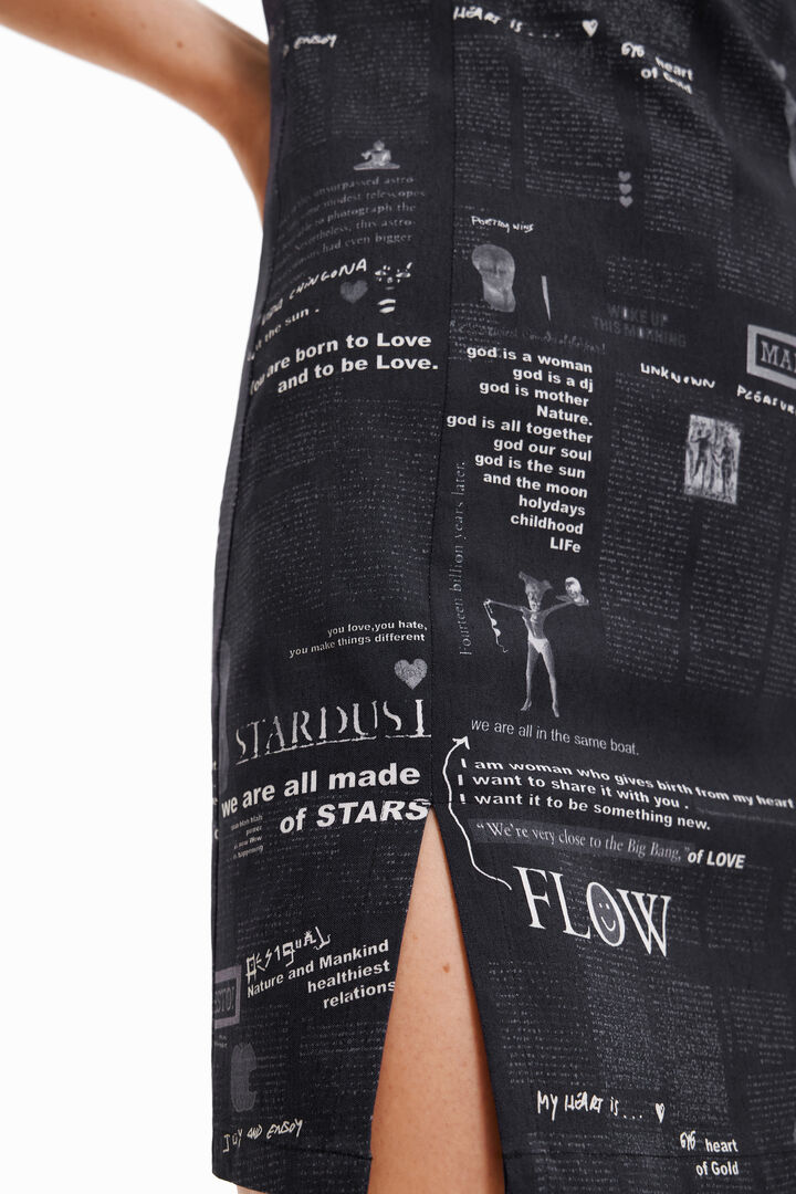 Robe courte ajustée journaux | Desigual