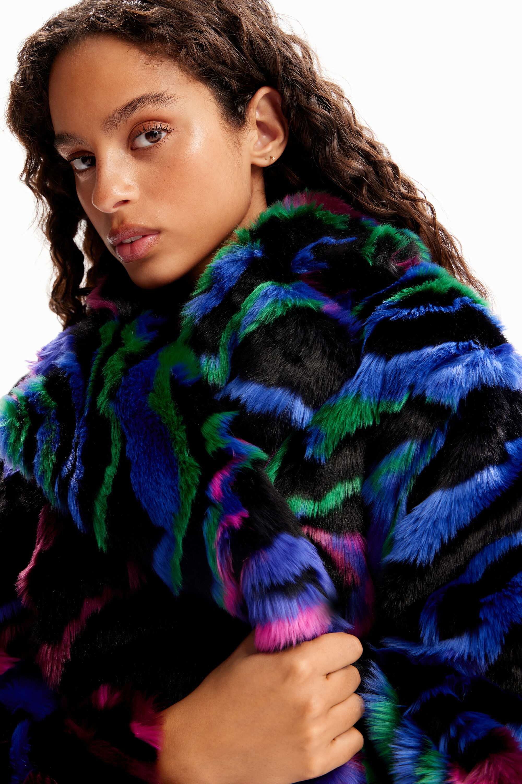 Abrigo deals pelo desigual