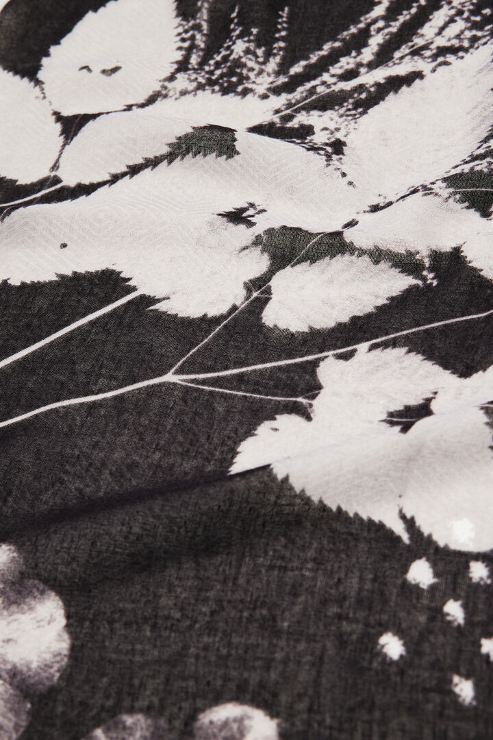Photographic rectangular foulard | Desigual