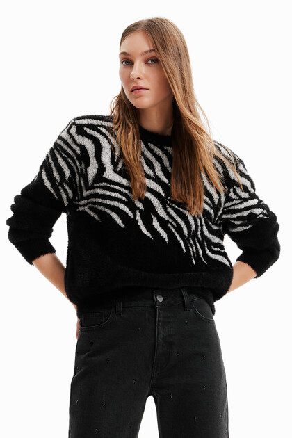 Sweter z motywem zebry ze sztucznego futra