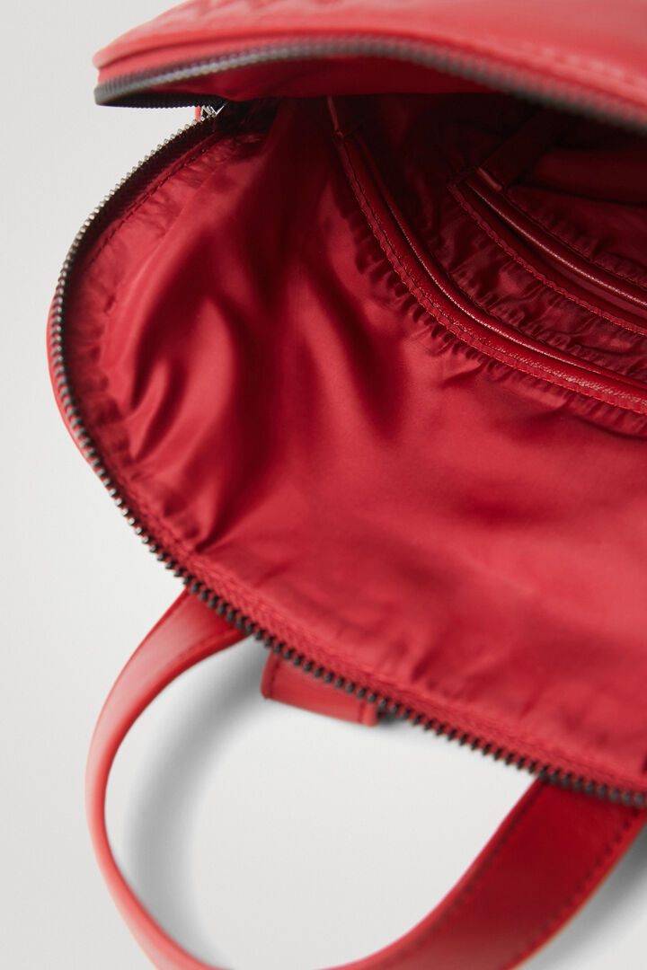 Padded backpack embroideries | Desigual