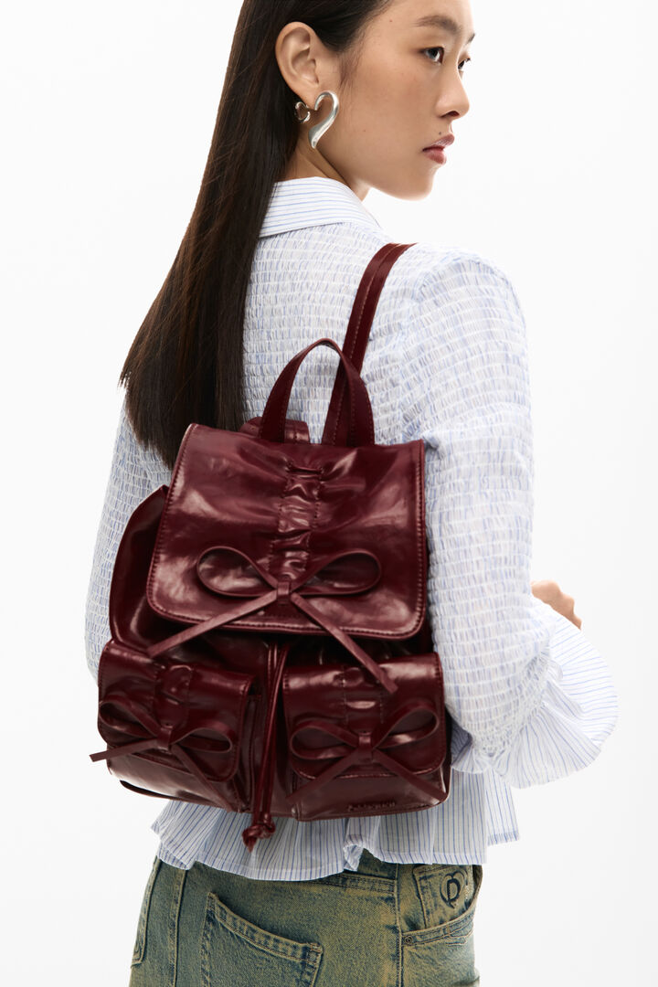 Small shiny backpack with bow | Desigual