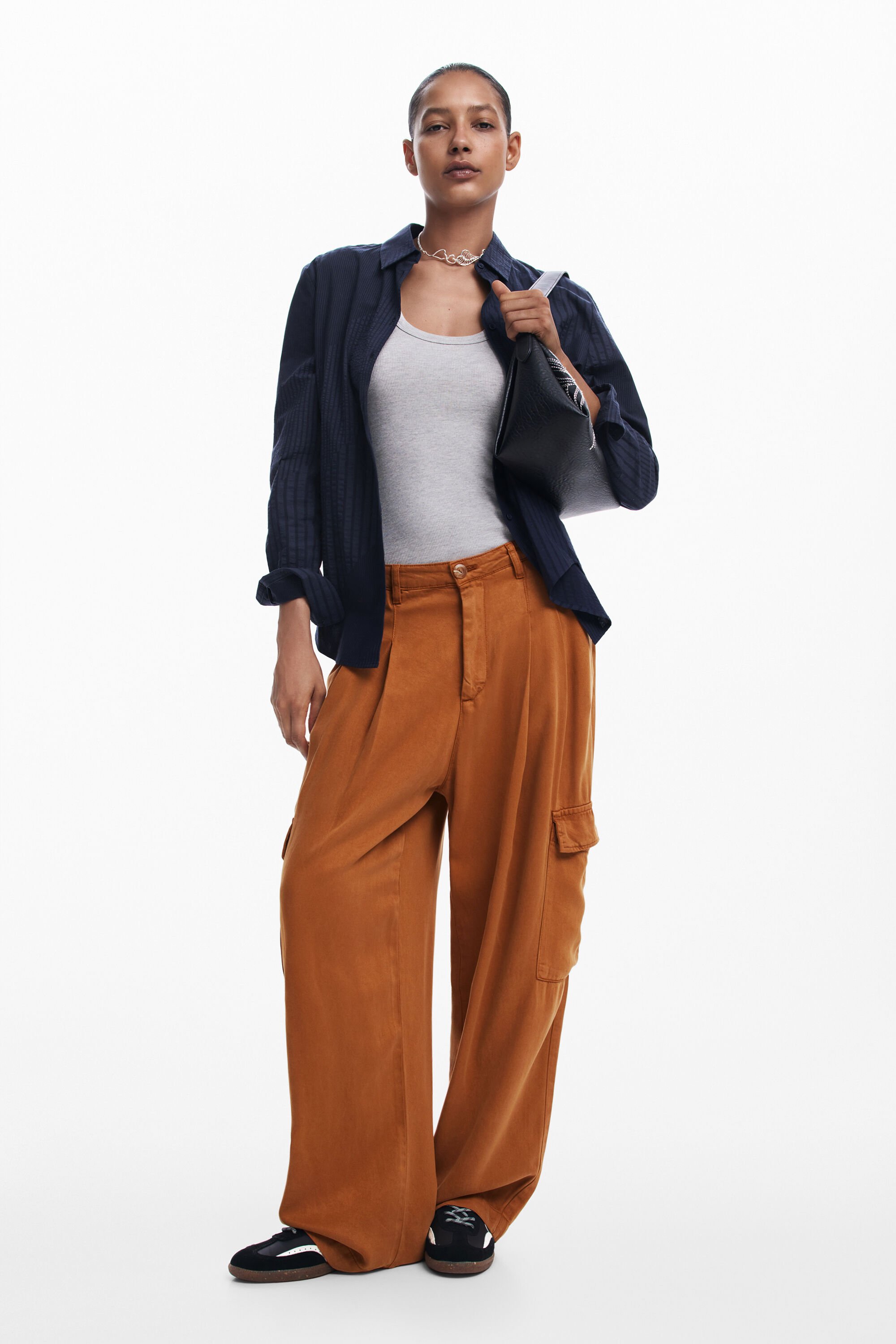 Pantalones cargo fluidos de mujer I Desigual