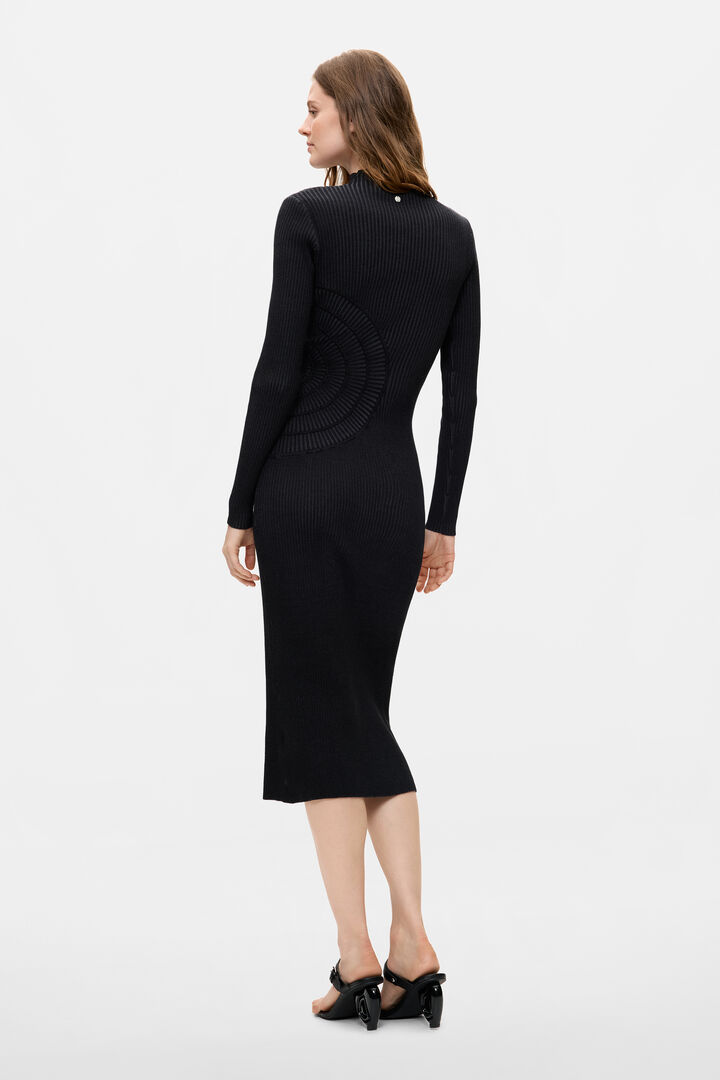 Long-sleeved knit dress