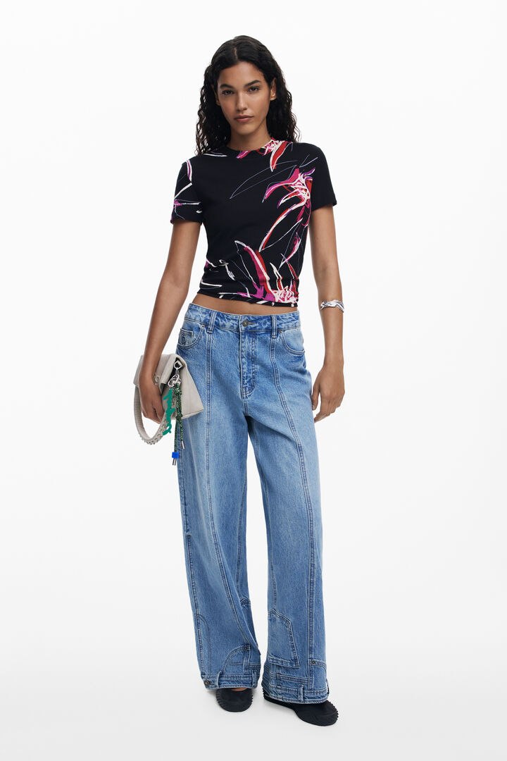 抽象的な花柄のTシャツ | Desigual