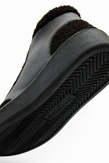 Faux-sheepskin high-top sneakers | Desigual