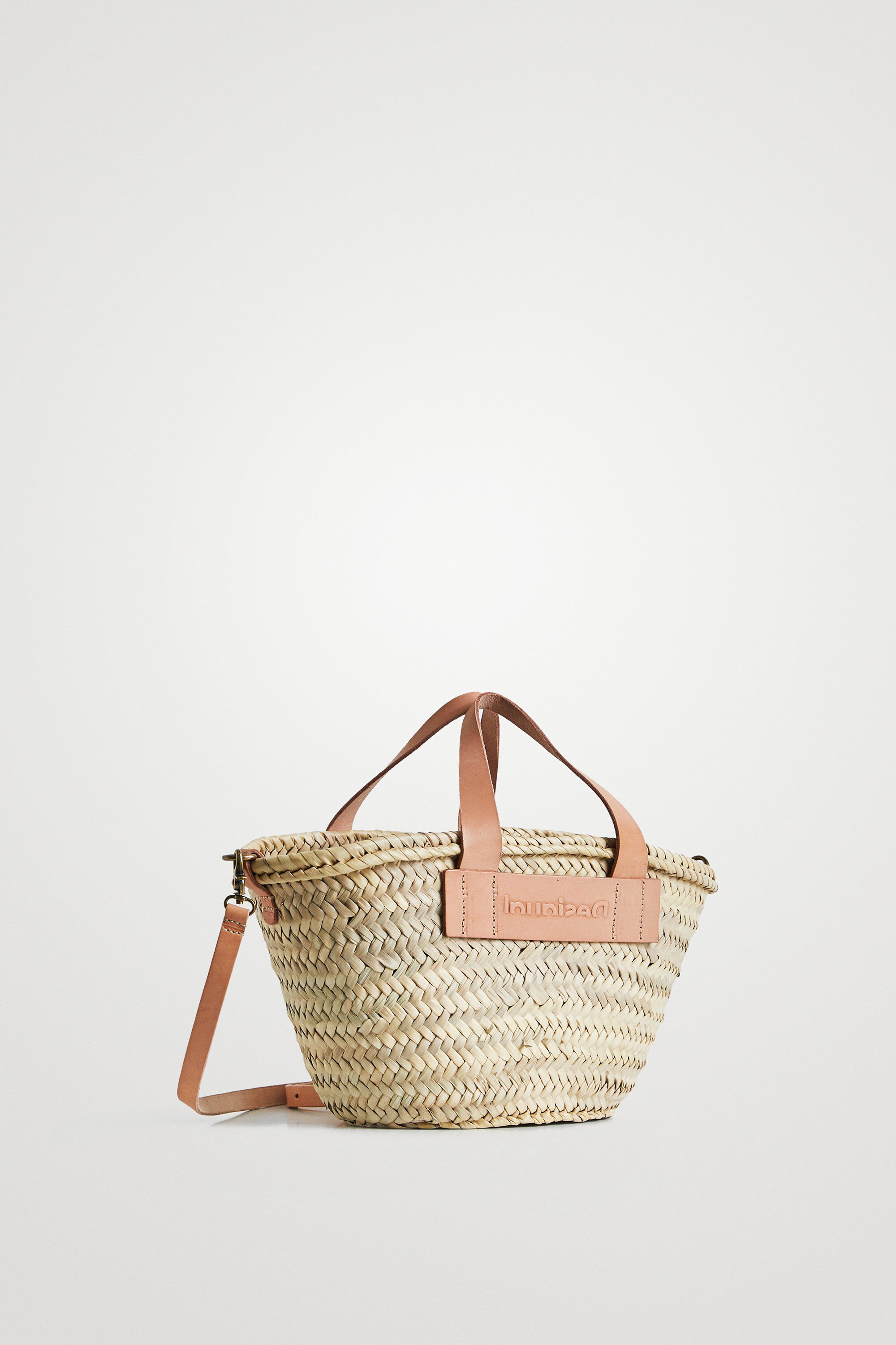 Medium basket with contrasting straps