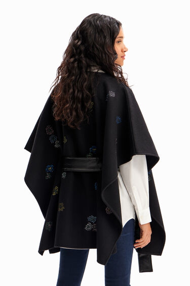 Poncho bordado cinturón | Desigual