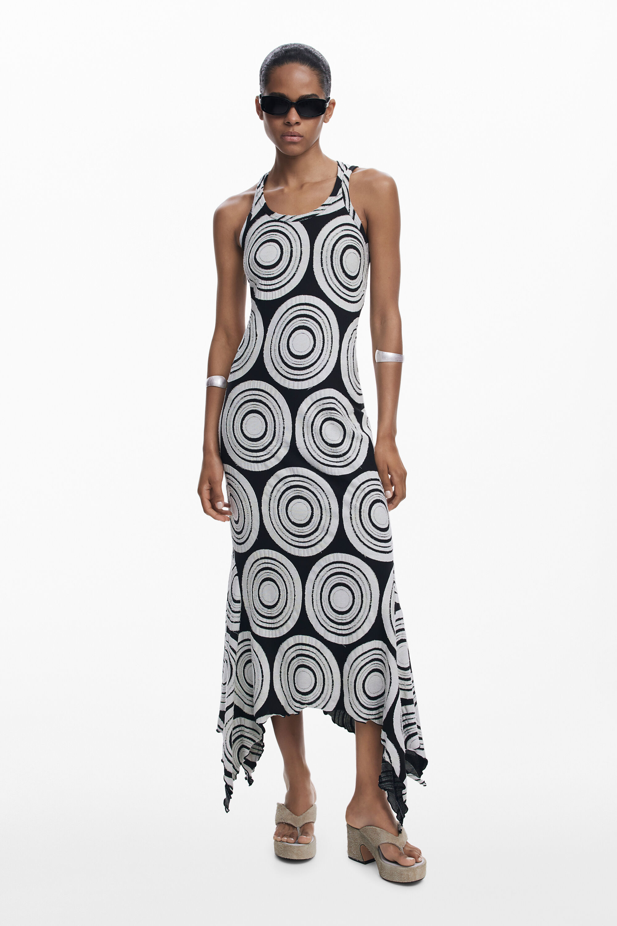 Langes Kleid mit Kreisen