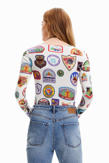 Body with college patch print | Desigual