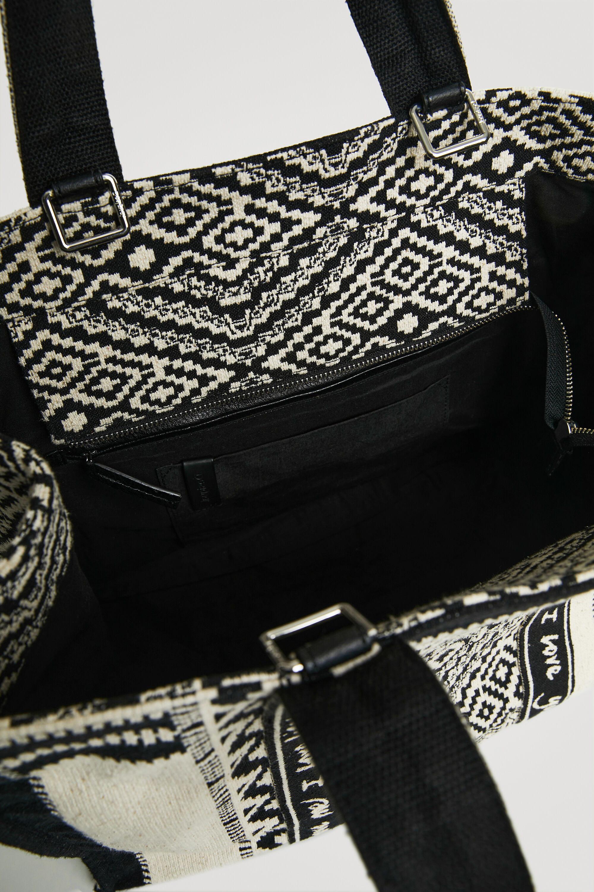 Ethnic shopper Desigual