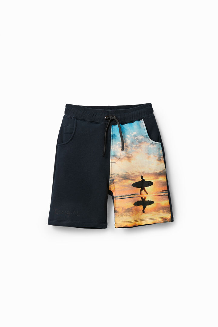 Short met surfscene