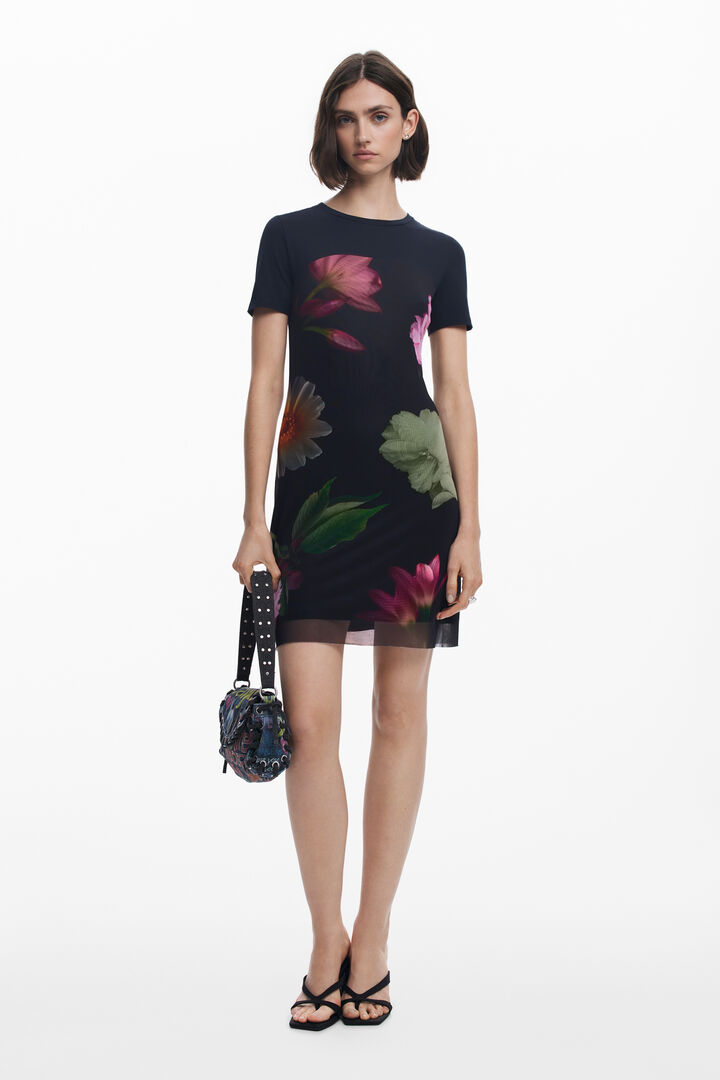 Short dress with combined flowers