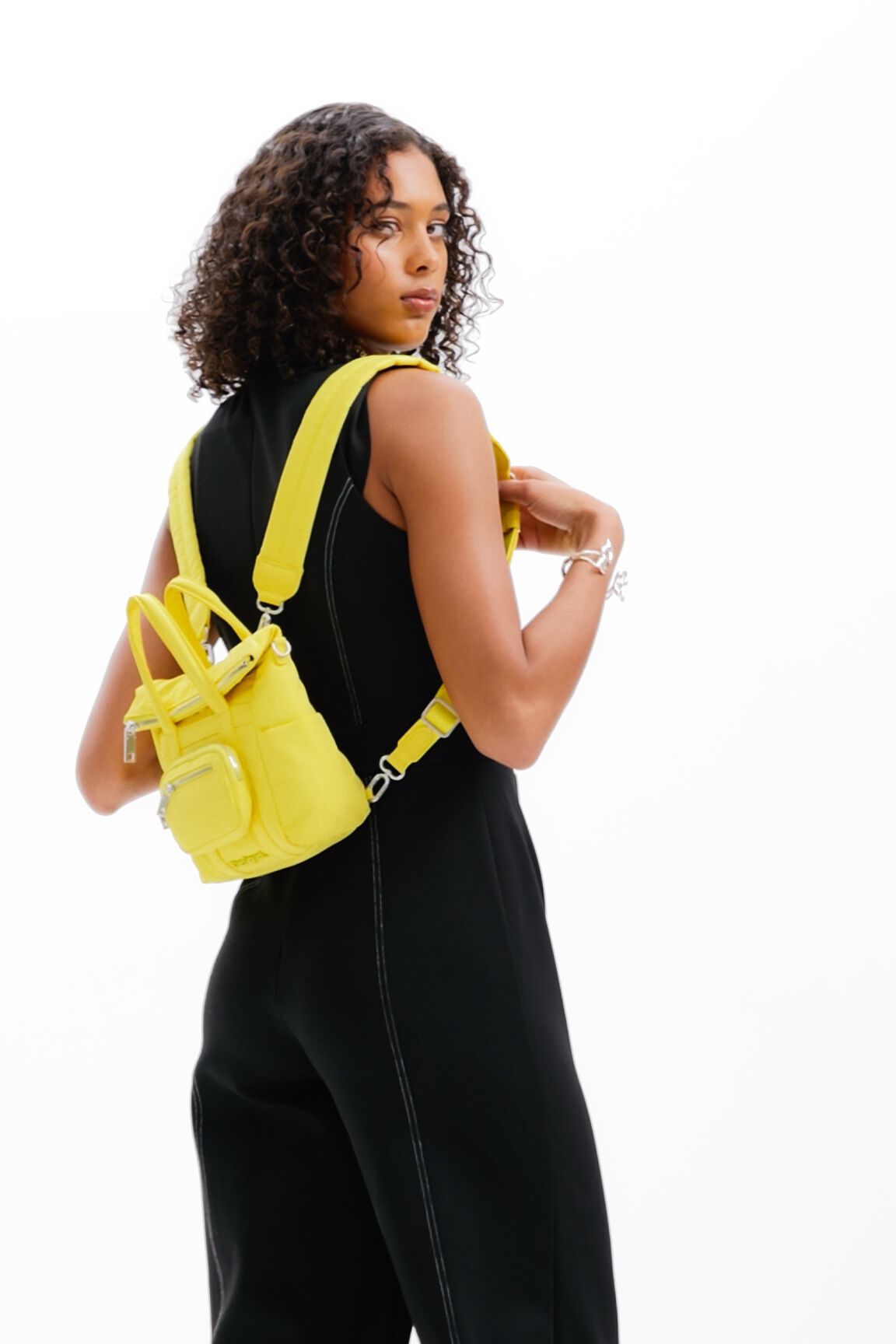 Mochila amarilla desigual 2025