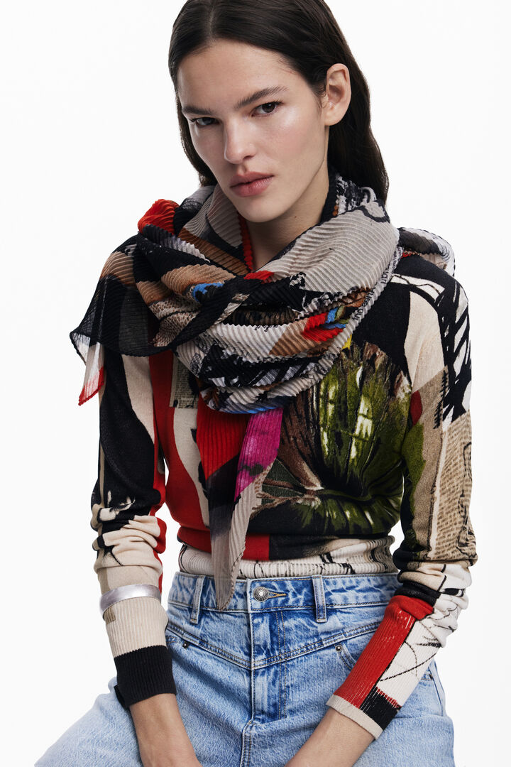 Foulard zaprojektowany przez Mr. Christian Lacroix | Desigual