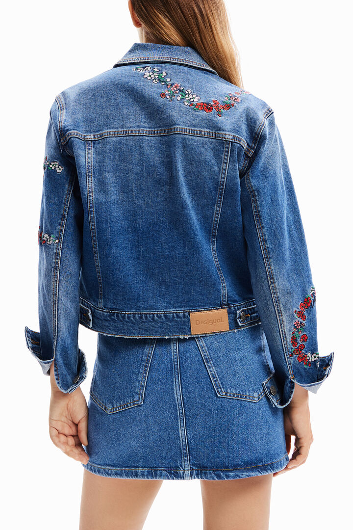 Chaqueta vaquera trucker bordados | Desigual