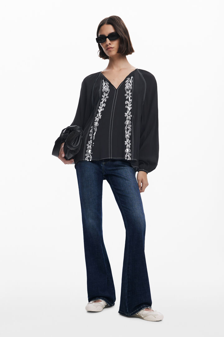 Blouse with contrast embroidery | Desigual