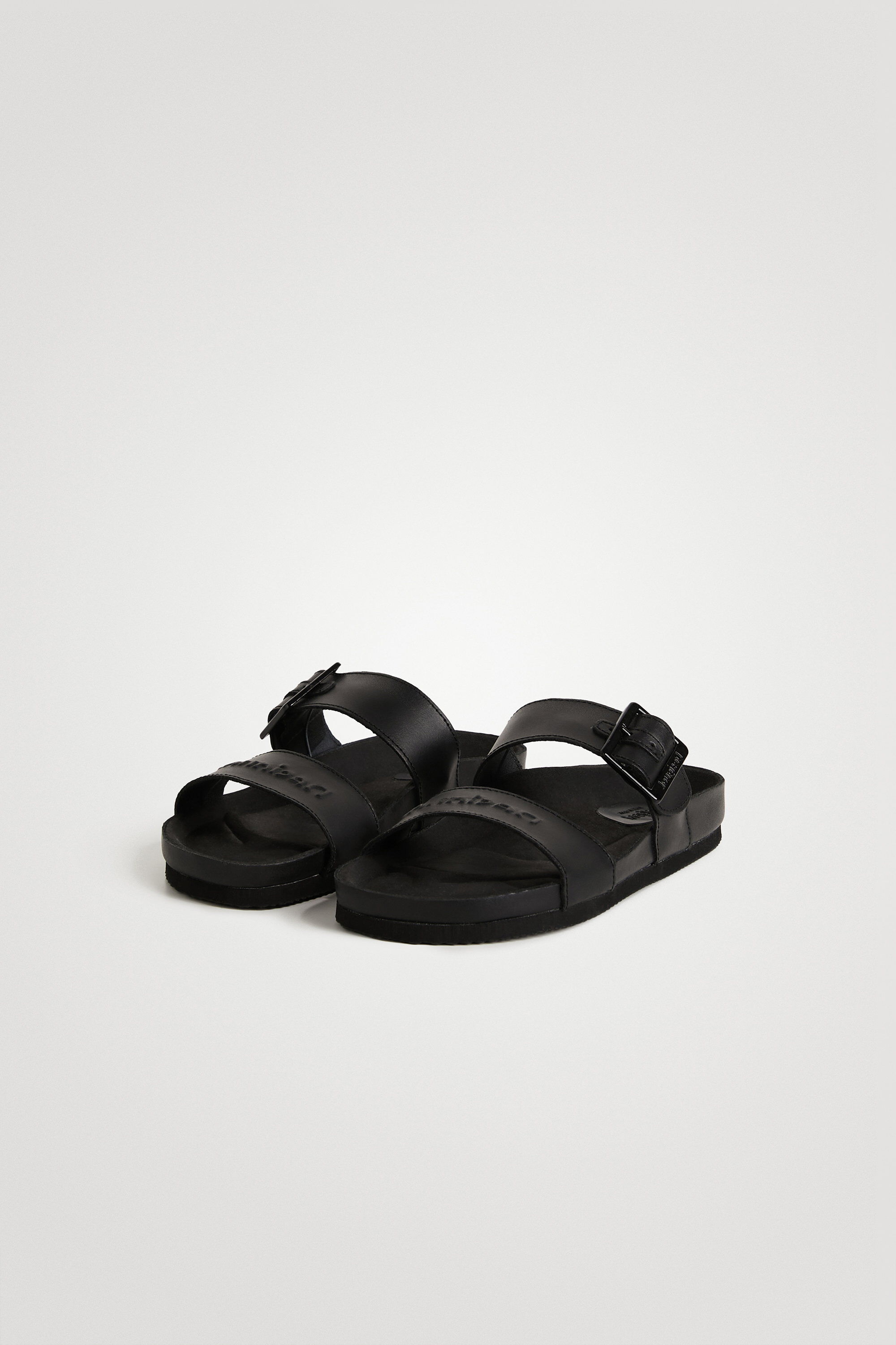 Desigual slippers store
