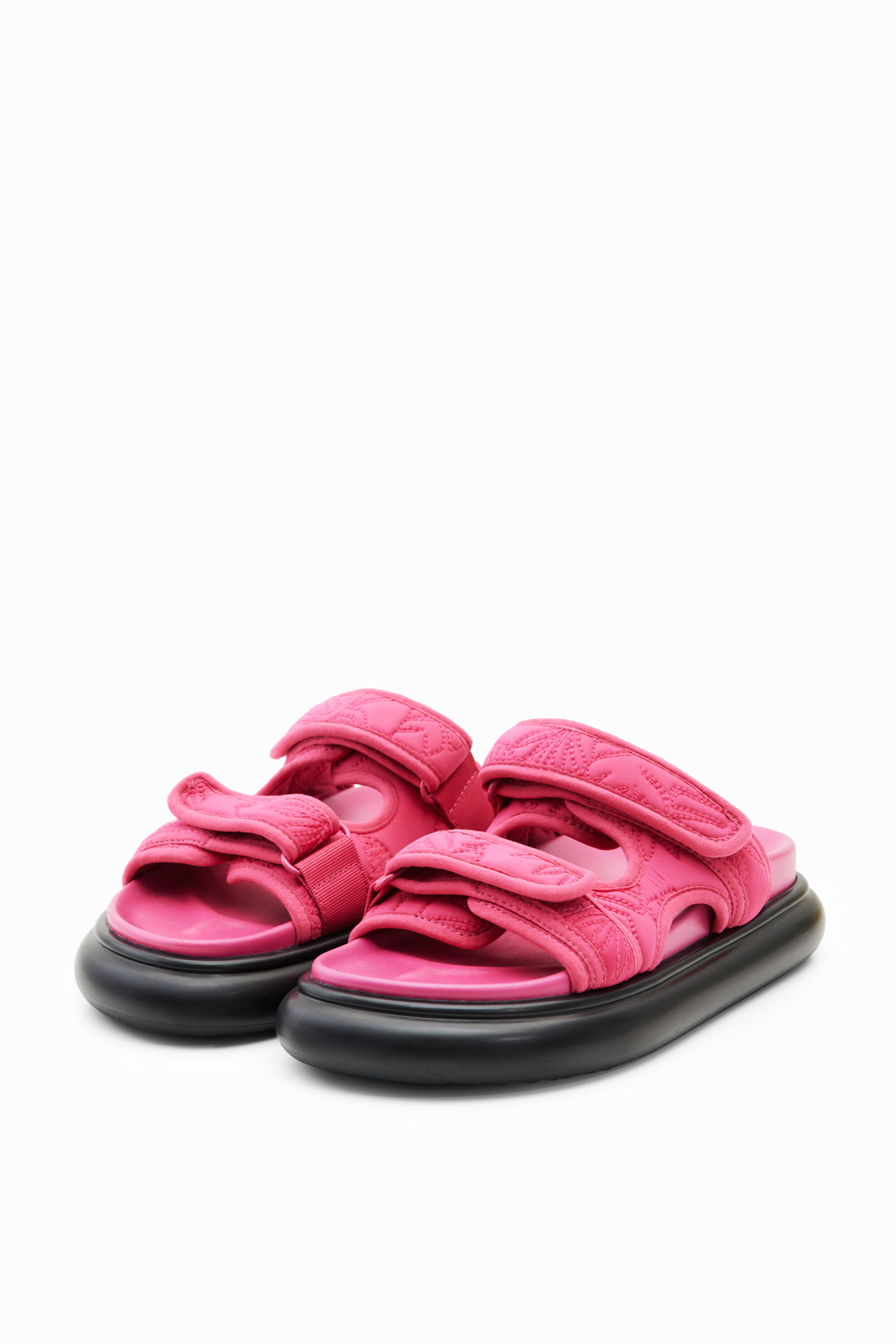Embroidered straps sandals