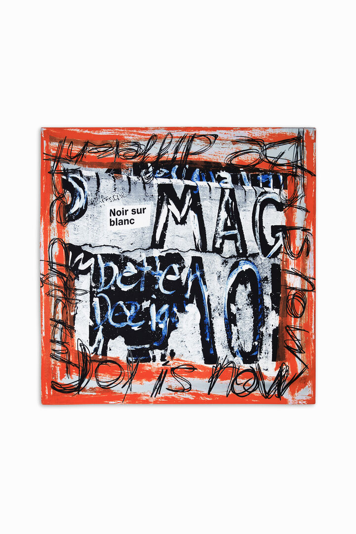Square foulard with urban lettering | Desigual