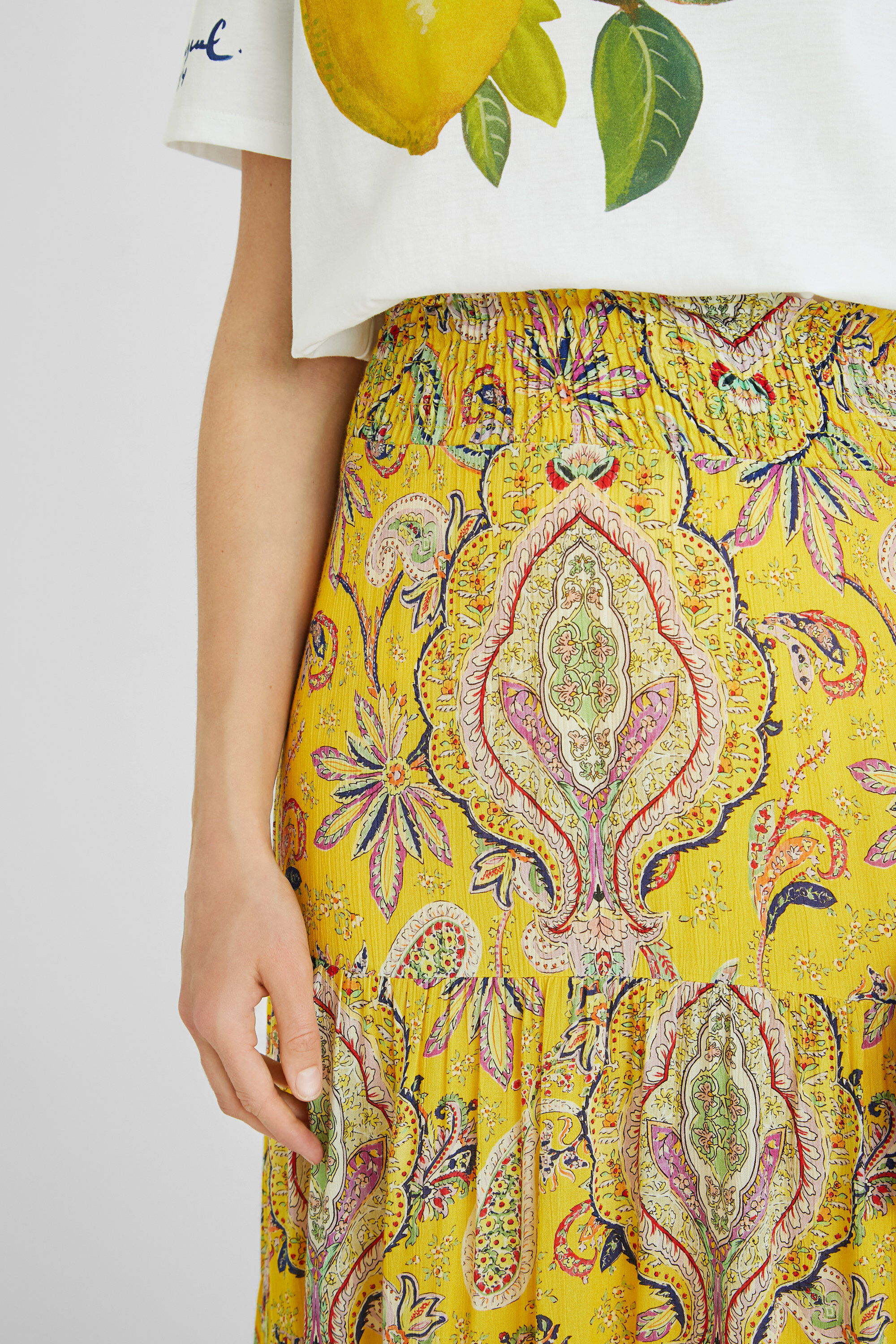 Jupe longue vas e Paisley Desigual