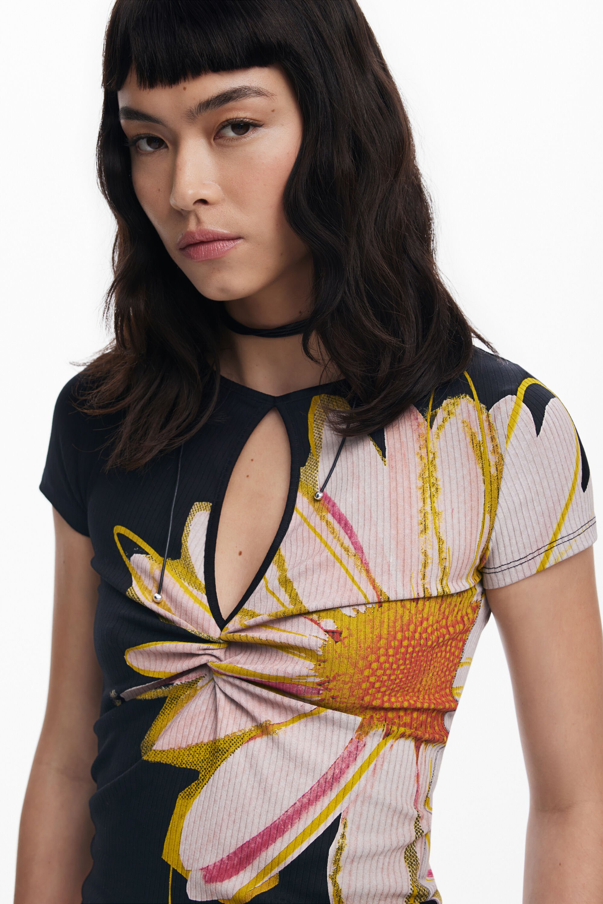花柄のスリット付き半袖Tシャツ 女性用 I Desigual.com
