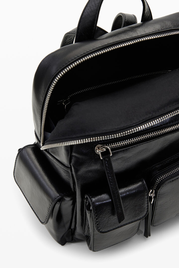 Multi-pocket leather backpack | Desigual