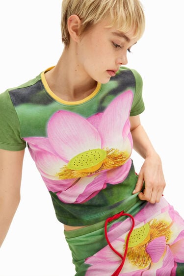 Camiseta flor de loto Tyler McGillivary | Desigual