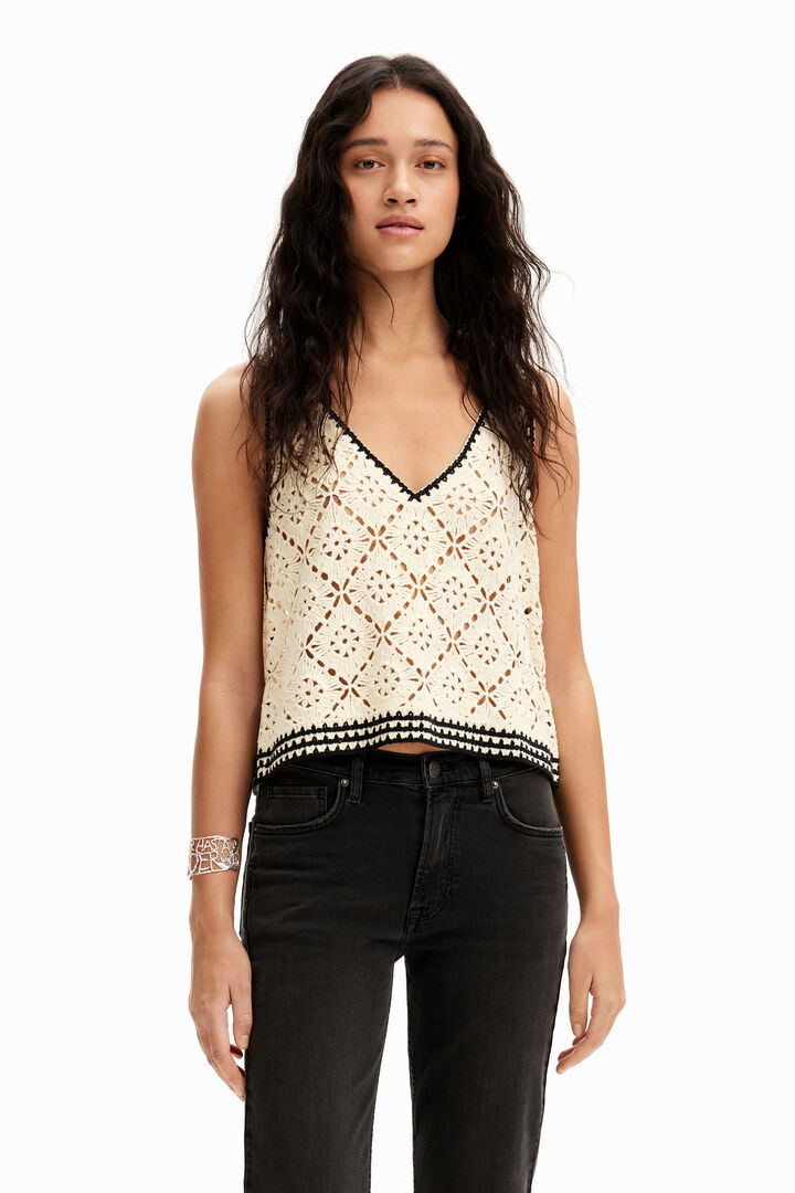 Camiseta tirantes crochet