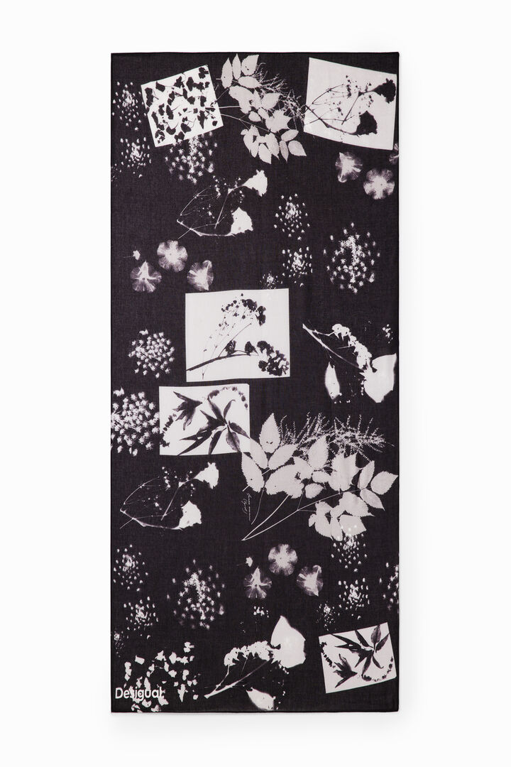 Photographic rectangular foulard | Desigual