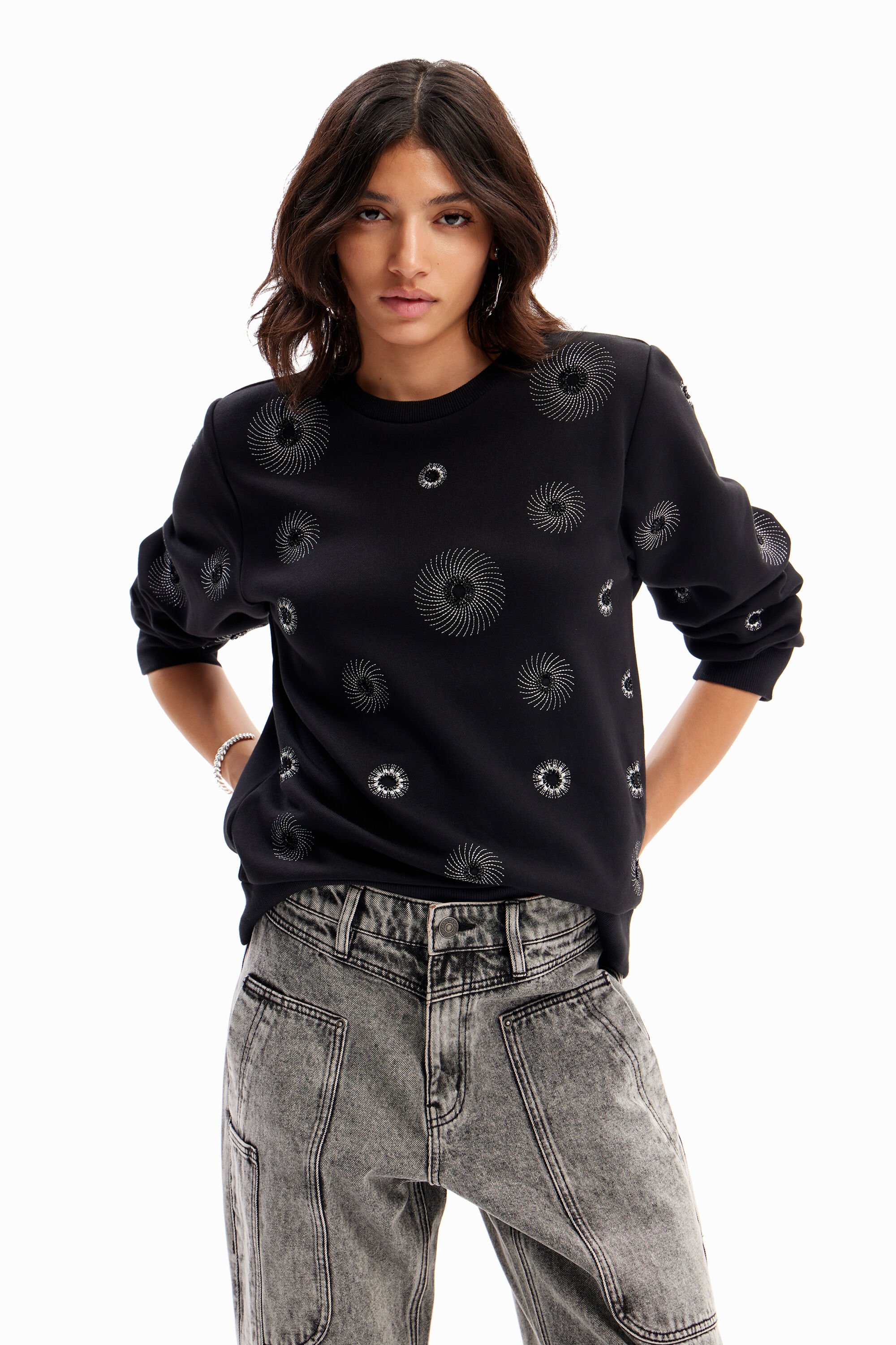 Geometric embroidery sweatshirt - BLACK - L