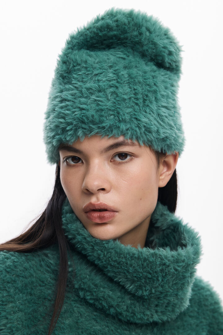 PACK CROP SWEATER AND HAT | Desigual