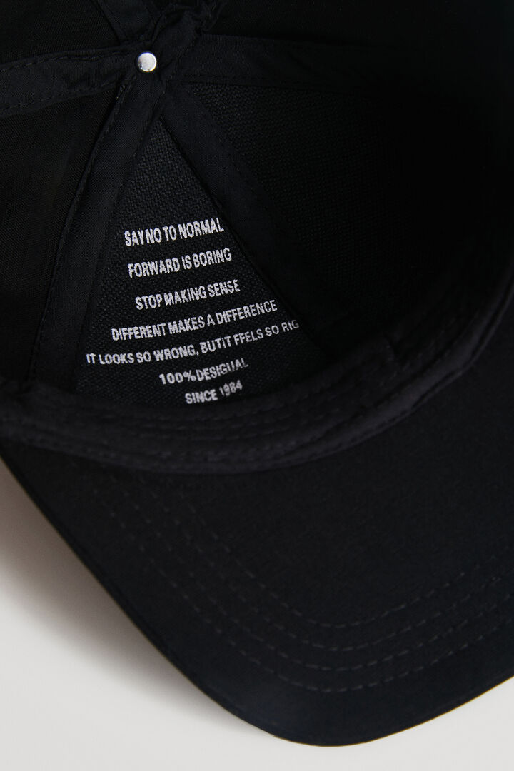 Gorra placa logo y mensajes | Desigual