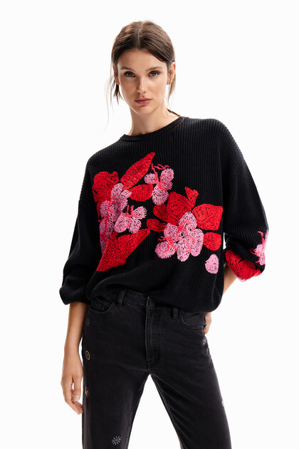 Hímzett virágos pulóver