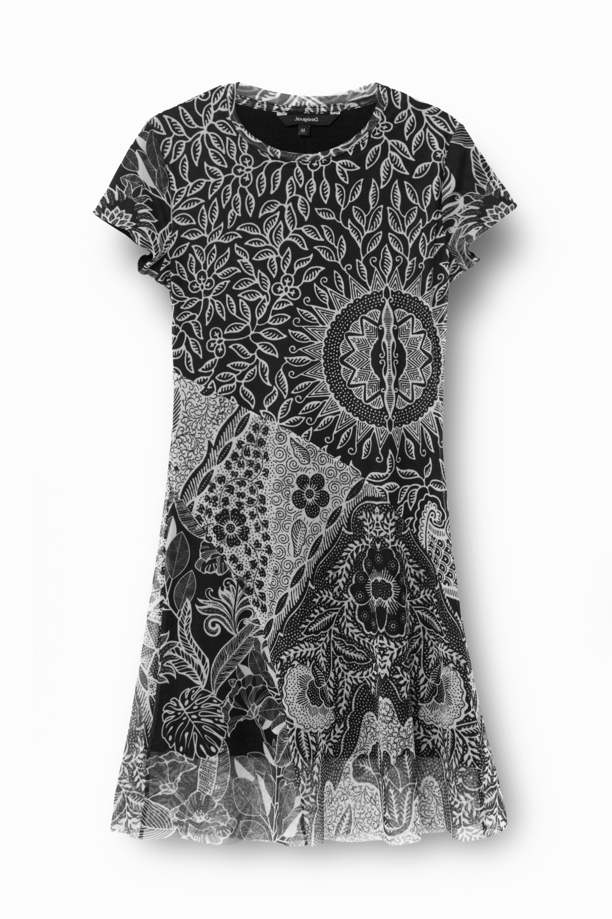 Mehrlagiges Ethno-Kleid