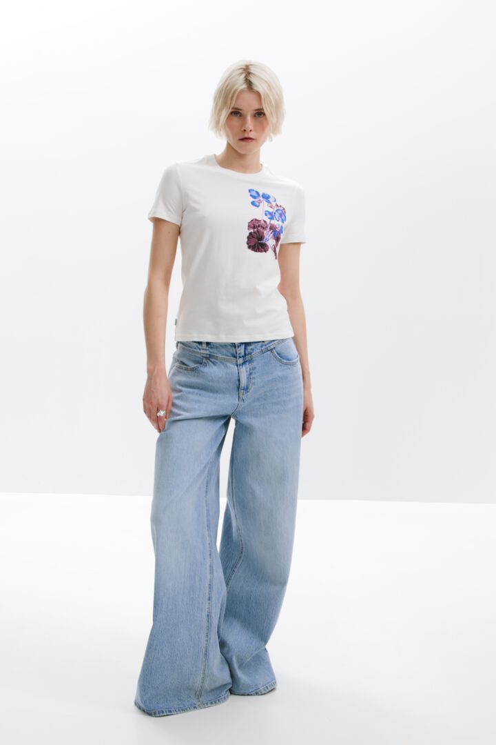 T-shirt designed by Mr. Christian Lacroix | Desigual