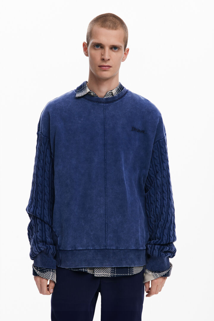 Sweatshirt with braided sleeves