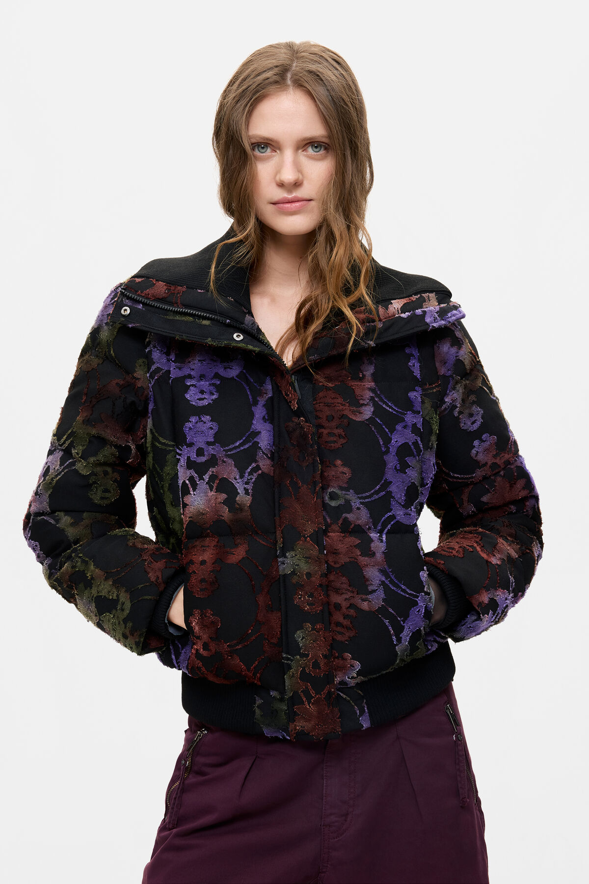 フロッキー加工のショートダウンコート 黒 女性用 I Desigual.com