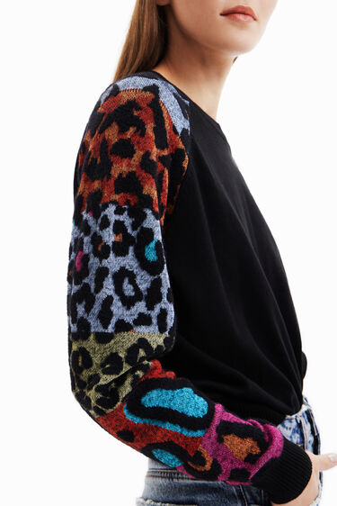 Pullover with animal print sleeves | Desigual