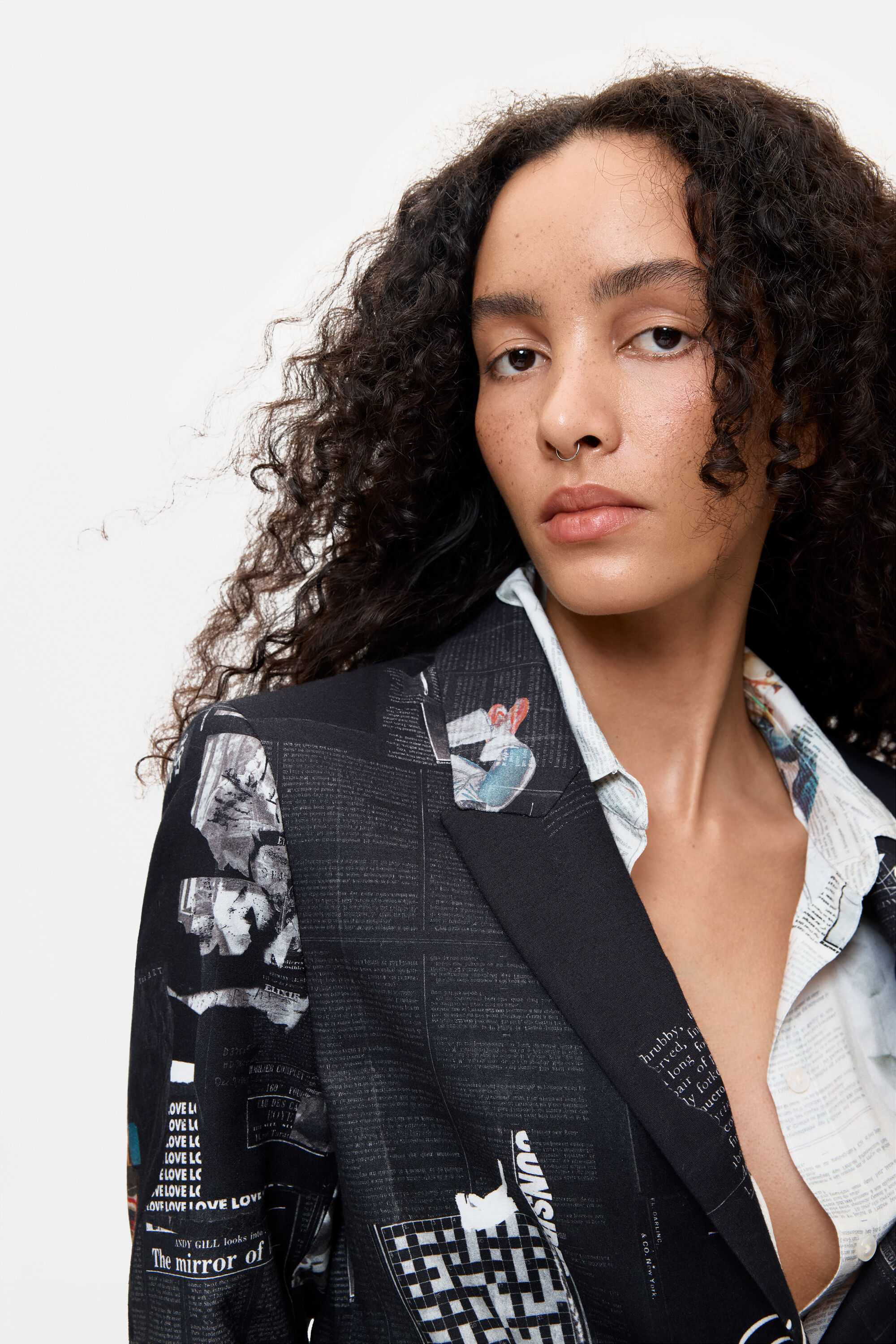 パッチワーク柄のテーラードジャケット 黒 女性用 I Desigual.com