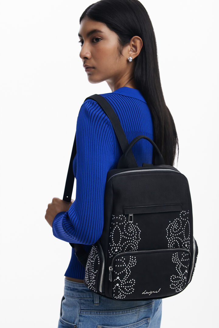 Mochila bolsillos tachuelas pequeña | Desigual
